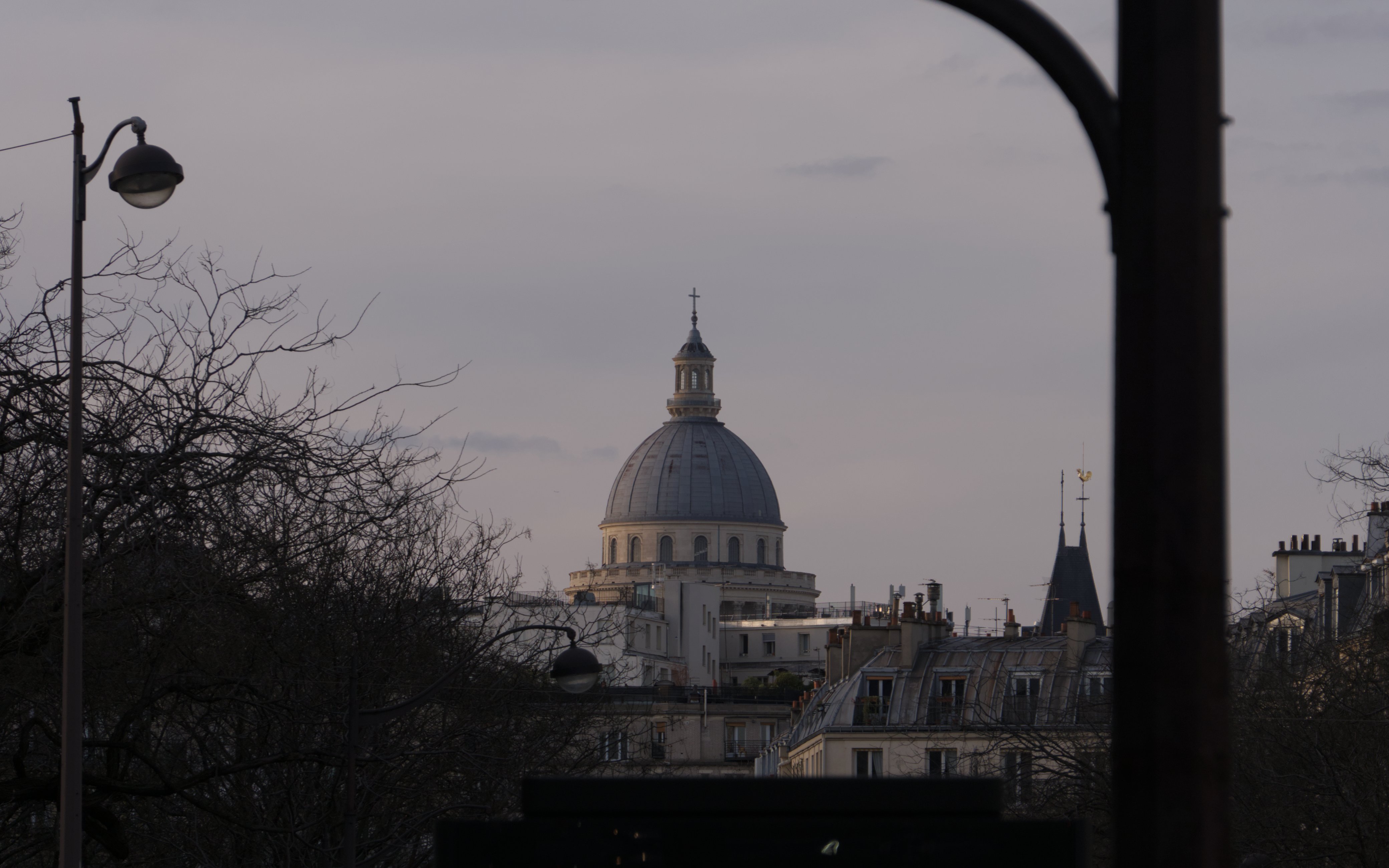 A far away photo of the Panthéon